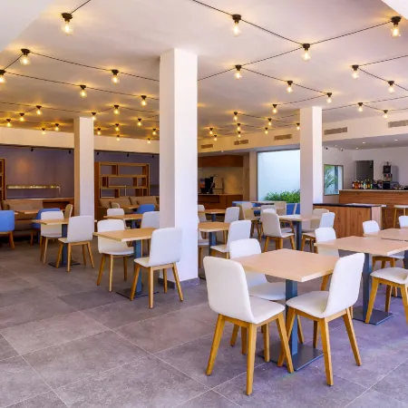 Hotel Cordial Marina Blanca Отели рядом с достопримечательностью «Пляж Фламинго»