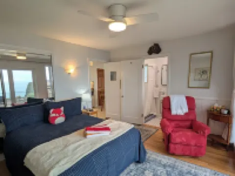 Sparkling Clean, Private & Quiet! Amazing Ocean Views [3]