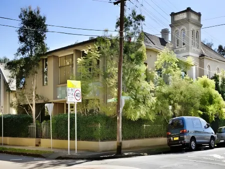 Cambridge Lodge Отели рядом с достопримечательностью «Cliftons Sydney»