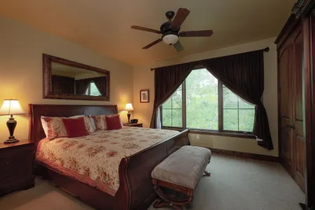 Gorgeous 4Br/4BA Home to Basecamp Your Mountain Adventures.