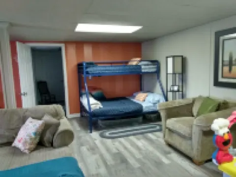 Central to VT skiing areas  5 minutes to I-89 , near VAST trails, near Norwich