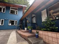 Humboldt Haven: Gorgeous Home for 10 w Gardens, Firepits, Forest & Bay Views