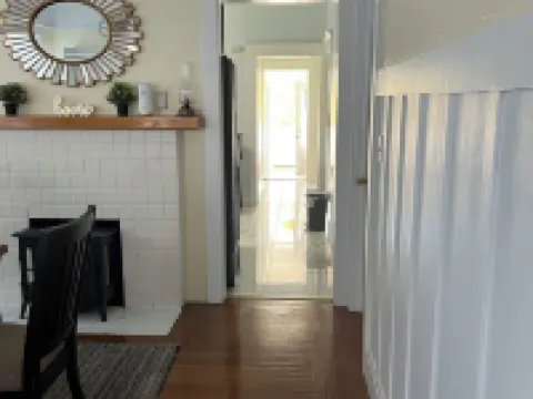 Charming 3-bedroom house in excellent Alameda with AC, WiFi Hotels in Alameda