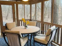 Cozy 2-bedroom cabin on 5 private acres in charming Pegram, TN 奇特姆縣酒店