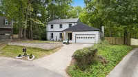 Newly Renovated Luxury 4-bedroom house in lovely Charlotte with WiFi and AC Hotel in zona The Arboretum Shopping Center
