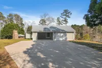 BIG WATER views in Abbeville: 3BR, Master Ste, Hot Tub, Ice Machine, Beach Area Hotels near Hardridge Creek Public Boat Ramp