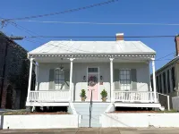 NEW NEW NEW Precious Cottage in Historic Downtown