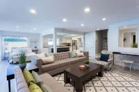 Ground Floor Oasis with Backyard