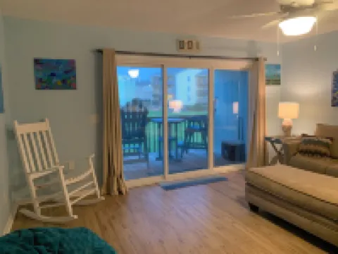 Beach Lovers, Oceanview, Cute 1 BR, 2 full BA condo in Surf City sleeps 5
