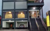 The Rich Hotel Hotel dekat UKM KERUPUK ANUGERAH WARU
