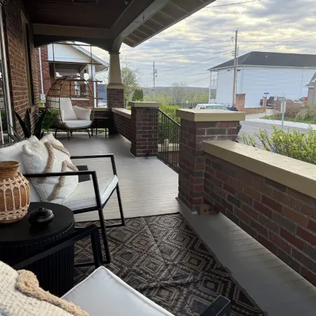 Vitality Retreat - 1 block from DT/riverfront/shops/bars