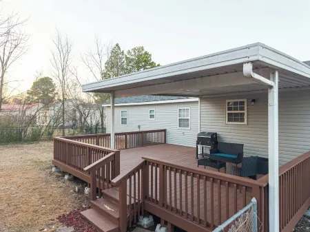 Brazil Retreat come relax in this beautiful spacious home. Отели в г. Себастиан Каунти