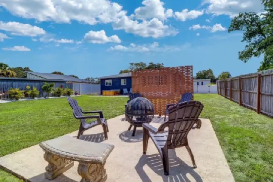 2 Bedroom Bungalow With Hot Tub Near Indian Rocks Beach