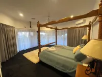 Experience world-class service at Doyles on the Bay