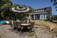 AMAZING Lakefront And Well Designed Lakehouse: That Is Sure To Please