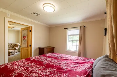 3 Bed 1 Bath Home Conveniently located in the heart of Pryor