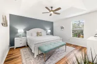 5 Bedrooms, Pool+Spa, WALK to beach&river, PutPut, 10 min. to DT, Huge backyard