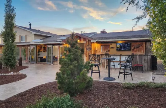 Superb Entertainment Retreat: Colorado Crossroads!