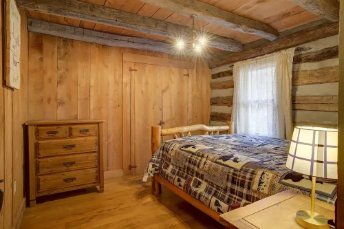 "Timber Lodge", Rustic 4BR Log Cabin + Guesthouse