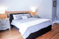 Perfect Woodstock Getaway! Lovely Riverside Home Hotels in Woodstock