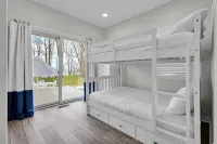 Hidden Haven - Luxury Cottage w/ Hot Tub & Scenic Views