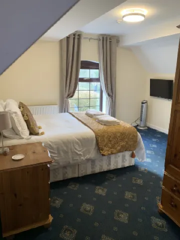 The Dog & Doublet Inn Hotels near Banners Gate Golden Jubilee Play Area