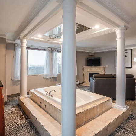 Monte Carlo Inn Barrie - Newly Renovated
