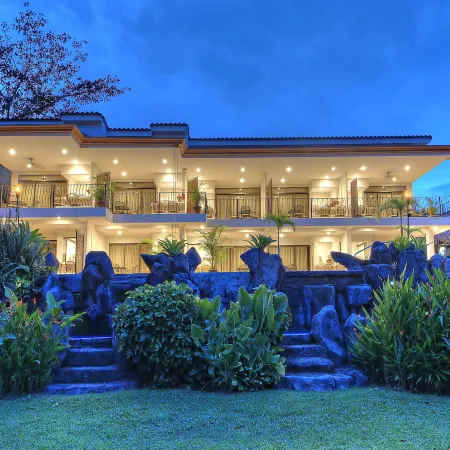 Pumilio Mountain & Ocean Hotel