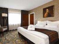 City Hotel Hotels near Granaries