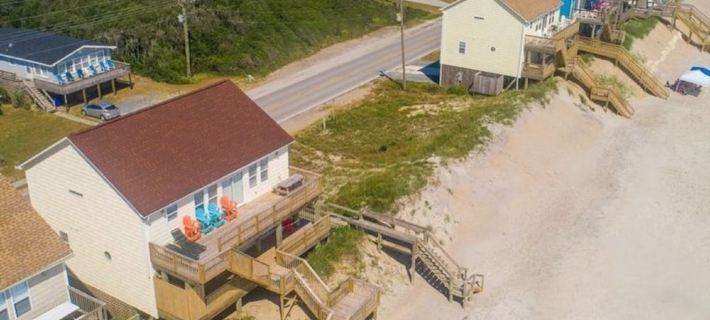 Off Season Short Term Rental Oceanfront Oasis House 5 Bedroom, 3.5 Bath Elevator Hotels in Pender County