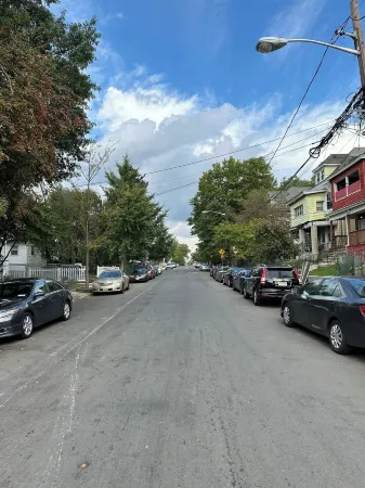 Fidelia Room G Minutes from Newark Liberty International Airport and Newark Penn Station