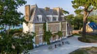 Villa Haute Guais, Maison et Table d'hôtes Vue Mer Hotels in Дінар