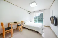 Samcheok Healingcamp Pension - balcony
