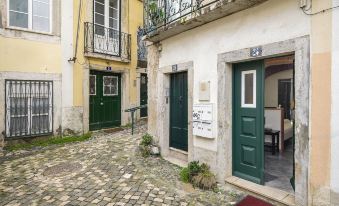 WHome Cozy Alfama Haven: Perfect for Exploring Lisbon