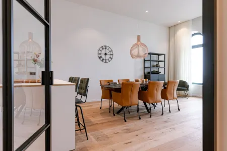 Huswell - Seafront Apartment with Stunning Views