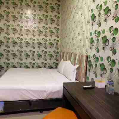 Louise Hotel Rooms