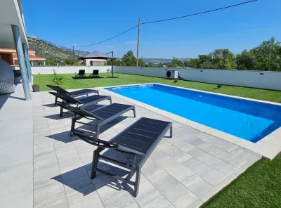 Lux Holiday Home Slatki Hotels near Seline AUTOCAMP Pisak