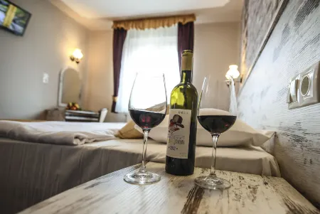 Hotel Korona Wellness, Rendezvény és Borszálloda Отели в г. Эгерский яраш