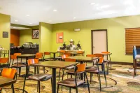 Comfort Inn & Suites Kansas City - Northeast - breakfast