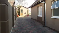African Sky Bed and Breakfast Hotels in Randfontein