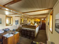 호수 근처의 보트 겟어웨이 Houthulst 호텔