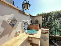 Spacious Apartment with Communal Pool Near the Sea - Villas