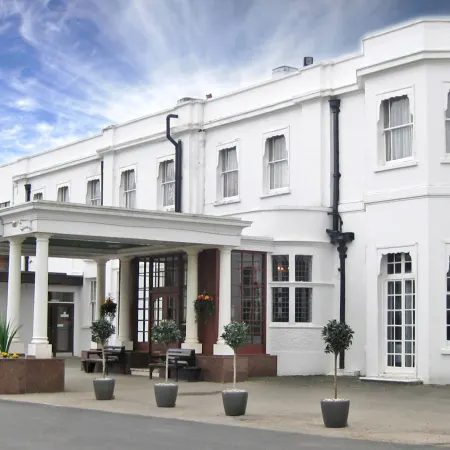 Russ Hill Hotel Отели в г. Доркинг