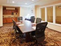 Holiday Inn Express & Suites Oroville Lake
