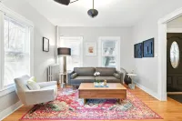 Modern Victorian 3BR 2BA Apt with Parking Hotels in Springfield