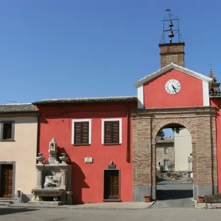 Blue House Near Bagnoregio-Overlooking the Umbrian Mountains and Tiber Valley