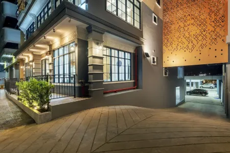 Nine River Hotel Отели рядом с достопримечательностью «Khao Takong Park Bureau of Monks»