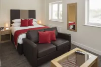 House of Fisher - Beneficial House Hotel dekat Garth Hill College