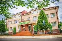 Hotel Sport Các khách sạn gần Zegar Słoneczny w Parku im. Książąt Pomorskich
