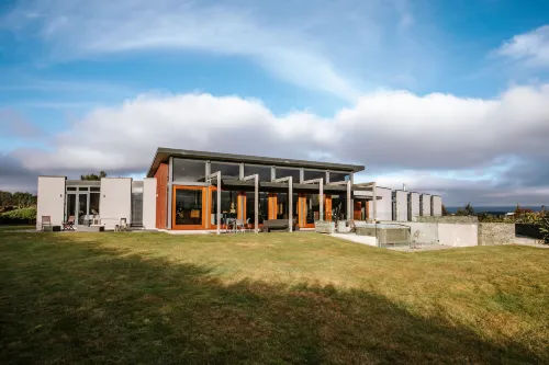Mt Gold Retreat - Tennis Court - Hot Tub - Gym